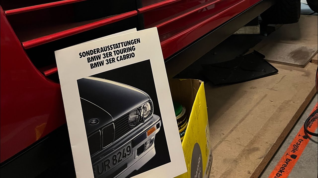 Буклет для Е30 Кабріо та Турінг та порівняння Ferrari Testarossa з BMW E30.