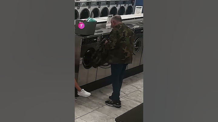 When a Stranger Steps Up to Help a Mom in Need #shorts