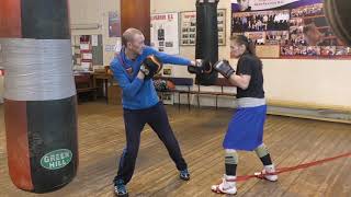 Boxing: Elastic band for legs to practice one-two