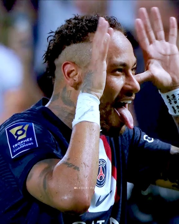 Neymar’s Daughter Copied His Celebration 😍⚽