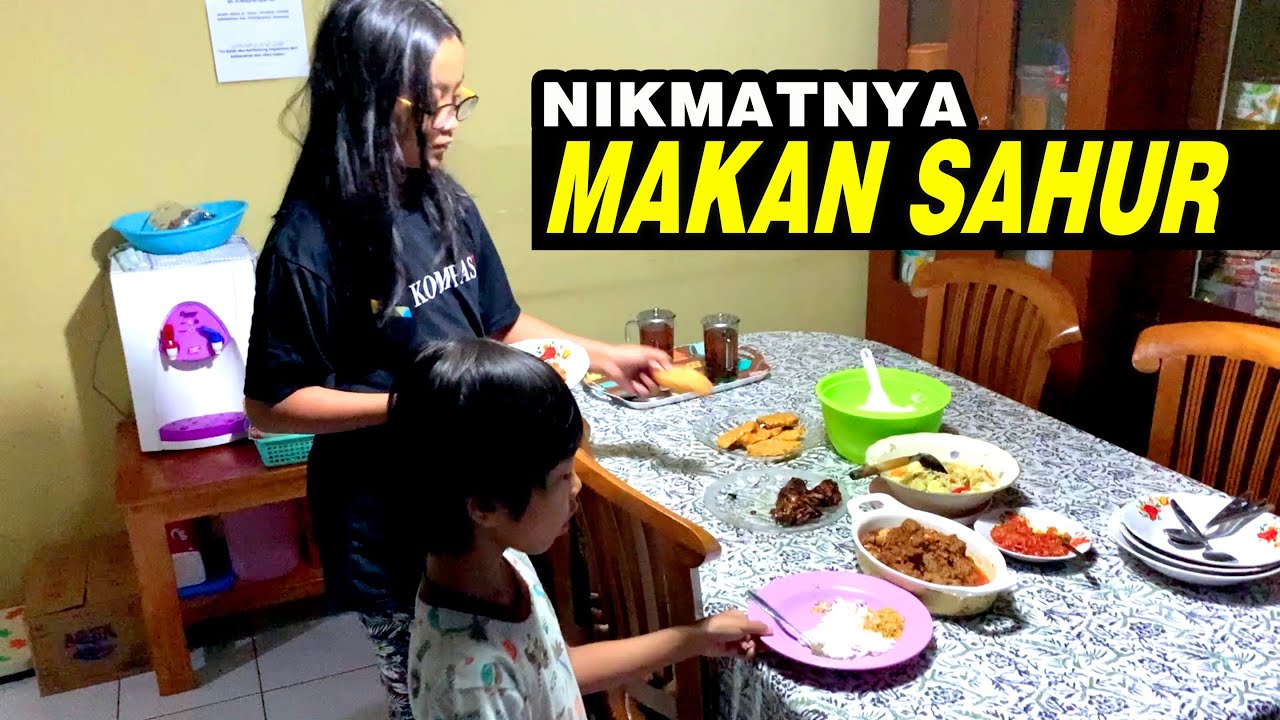 Nikmatnya Pixel dan Rex Makan Sahur di Rumah Mbah