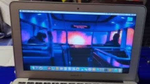 Installing Linux Mint on a Macbook Air (2011) in 2024.