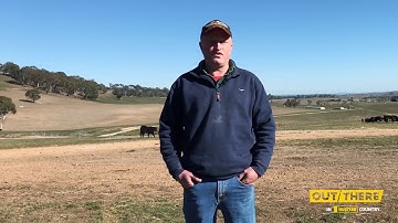 Chainless X2400 round & square bale feeders help survive Australian drought