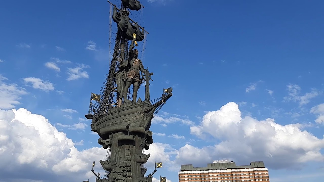 Памятники на москве реке