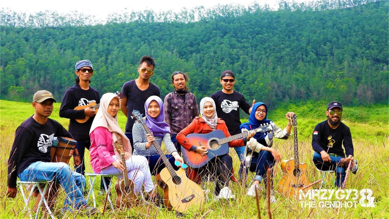 Kharisma Cinta Acoustic Pengamen Jos The Gendhot - YouTube