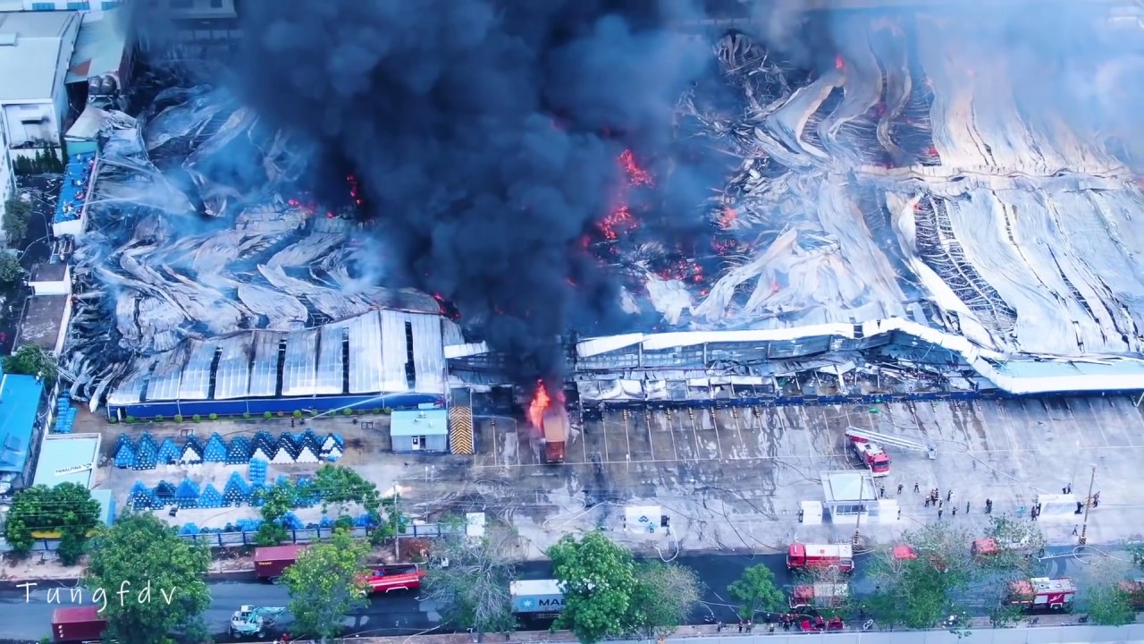 Cháy công ty Pan pacific logistics - khu công nghiệp Sóng Thần 2 - Bình Dương - YouTube