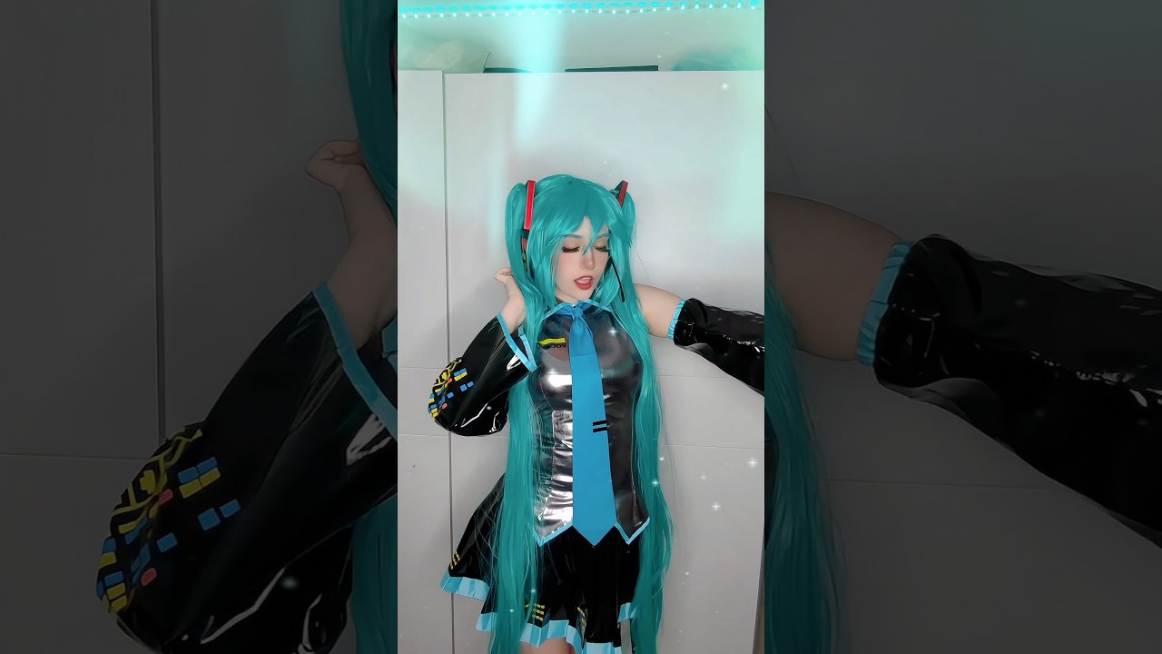 I'm on top of the world because of you! 🎶 | Hatsune Miku #cosplay | Vocaloid