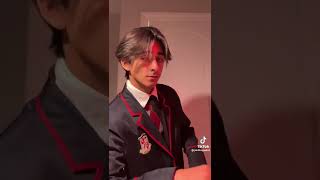 X El Hijo Adolescente De Klaus Y Five No Existe. Yo Y Ahora?