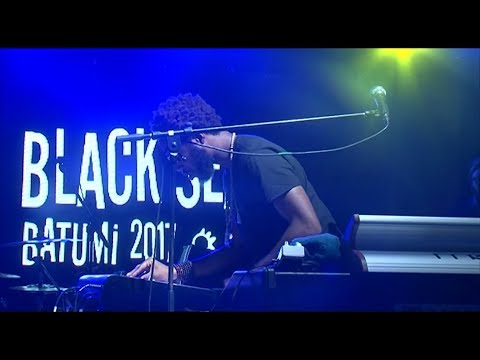 ხელის თხოვნით დაწყებული \"Black sea jazz festival\" და დღის არტისტები CORY HENRY და THE APOSTLES
