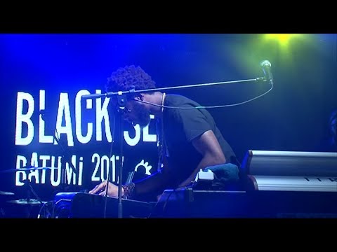 ხელის თხოვნით დაწყებული \'Black sea jazz festival\' და დღის არტისტები CORY HENRY და THE APOSTLES