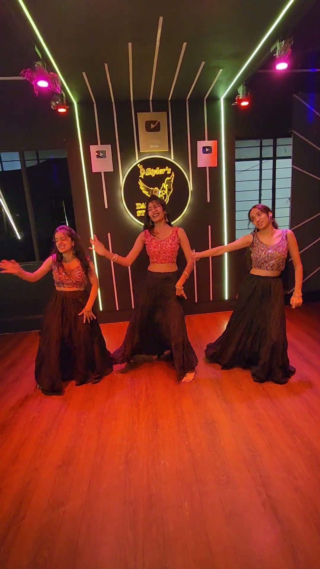 Mere Mehboob... #triptidimri#dancereels #trendingreels#reelitfeelit #meremehboob #trending