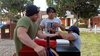 Mauricio vs Caleb⚡(Pulsos de entrenamiento) #armwrestling #peru