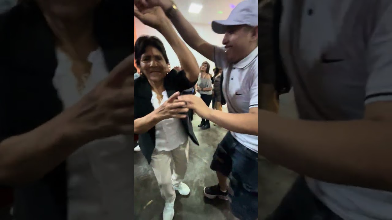 Cumpleaños de MARÍA LLOCYA con la voz de corazón ♥️ JUANITA IRIS 🎤🎤