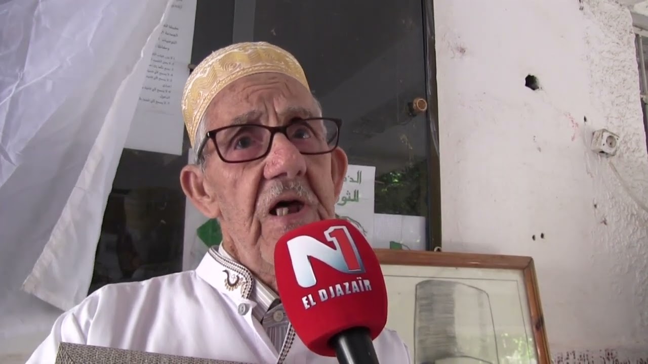 برج بوعريريج متوسطة الشهيد محمد بن غربي تكرم المجاهد البطل بلقاسم بن طالبي بمناسبة اول نوفمبر