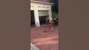 Minh khôi quét sân mùng 1 tết tân sửu 2021