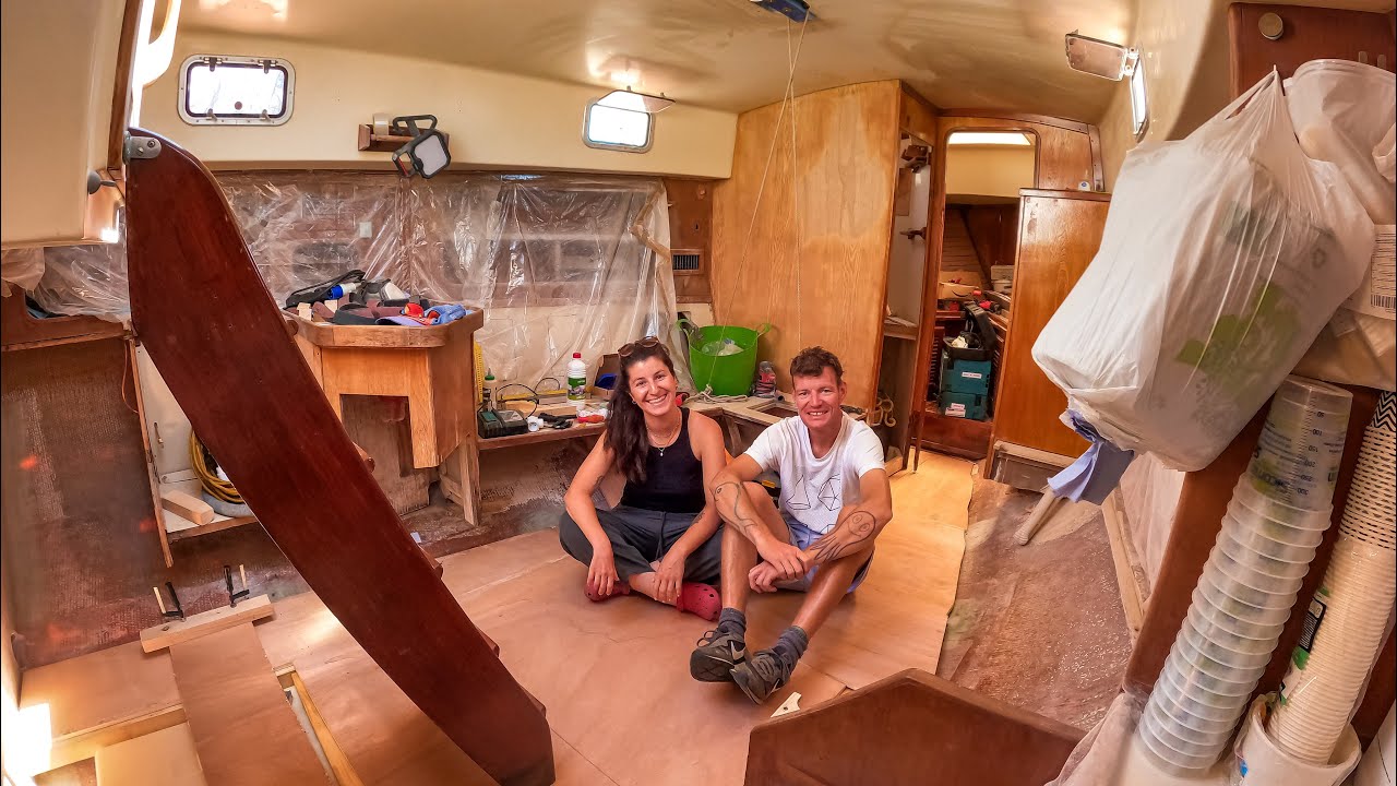 ⁣Rotten Floor Replaced in This €1 Sailboat Rebuild. Where is the bilge?