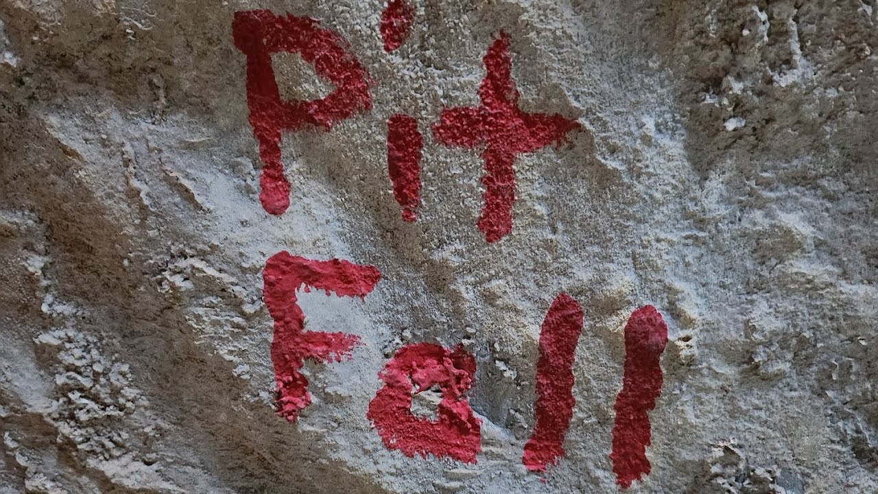 Laos Thakhek. Canyon. Pitfall(7a/5.11d)