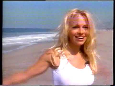 Video: Pamela Anderson Schneidet Ihre Ikonischen Blonden Haare