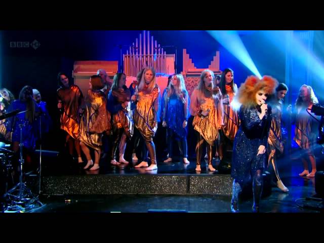 Björk - Crystalline (Jools Holland Live)