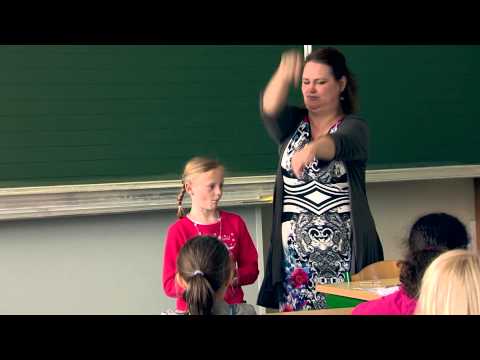 Video: Is dit de coolste manier om je kind naar school te brengen?