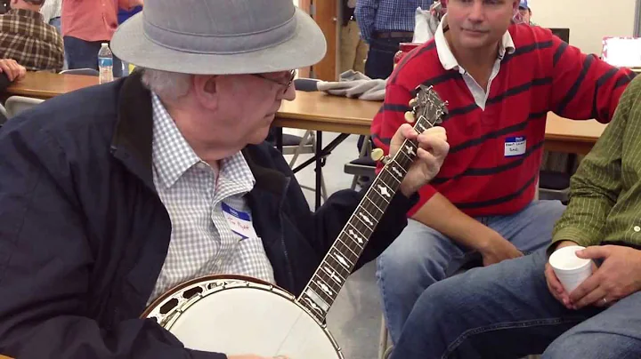 Tim Myatt plays an original 1937 Gibson RB-3 Maste...