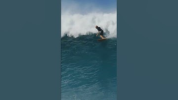 Big 2nd Reef Roll In at Pipeline #shorts