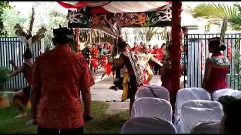 Lawang Sakepeng dalam Pernikahan adat Dayak
