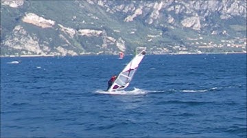 Windsurf in slow motion: backwind jibe