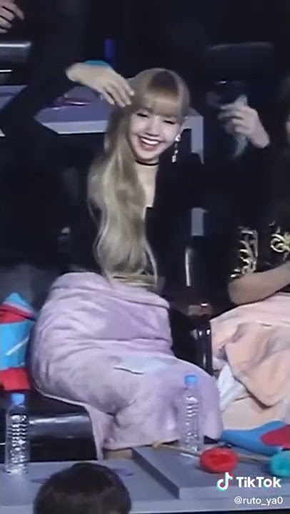 Eh banyak jg ya momen Lisa sama hanbin dulu*cr on video