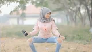 Tiktok jilbab goyang bokong id : Sa'adah Lonely