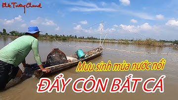 Nghề đẩy côn bắt cá mưu sinh trong mùa nước nổi ở miền Tây...