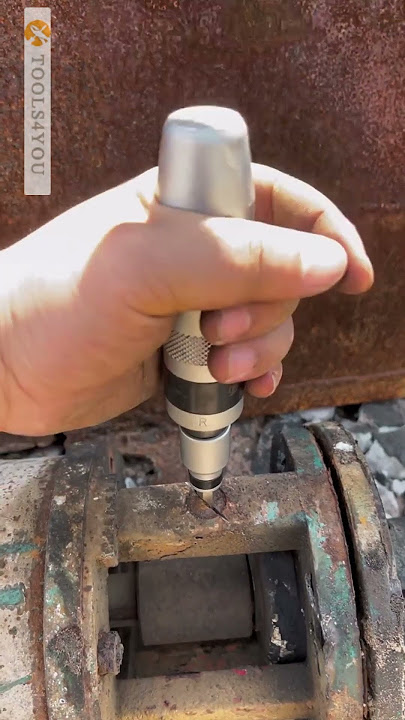 Impact screwdriver to remove screws