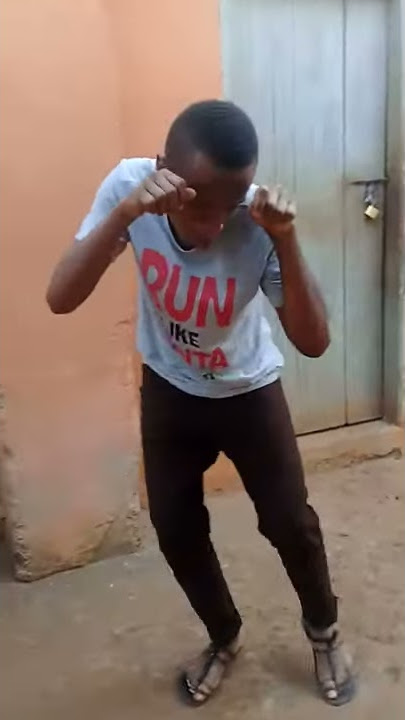 Angalia jinsi Harmonize  alivyo mpongeza  Dogo  lock...