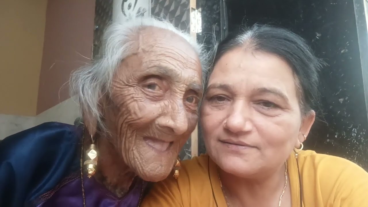 બીજા ભલે બધે જાય મારે ક્યાંય નય જવાનું આજે બા મને એમ કયે છે હું ના હોયતો બા ને ગભરામણ થાય😂😂😂😂