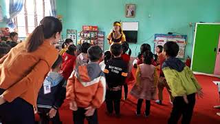 HĐ rèn kỹ năng sống: không nhận quà và đi theo người lạ do cô giáo Trần Thị Kính thực hiện
