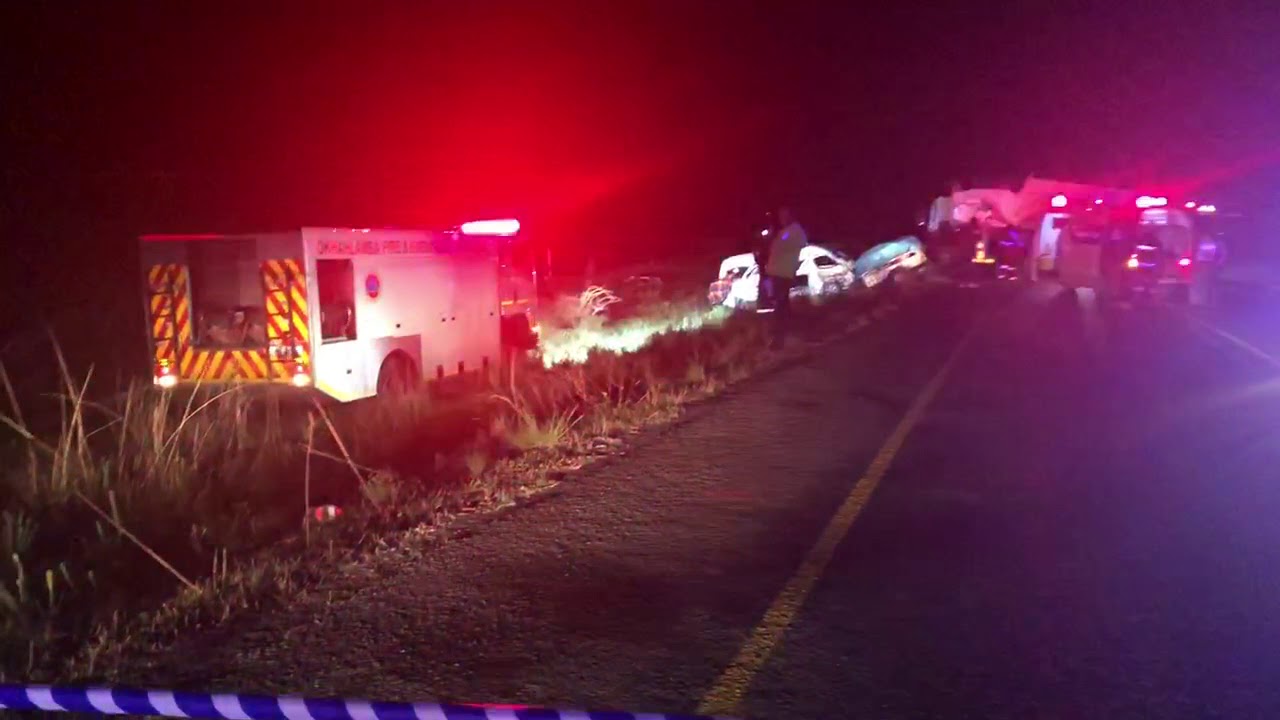 7 dead in R74 crash between Oliviershoek and Bergville - YouTube