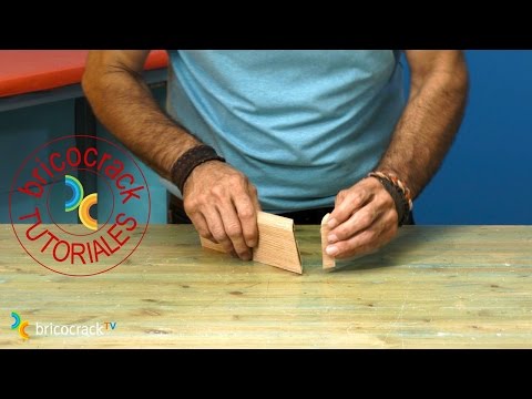 Video: ¿Cómo cortar las esquinas de los zócalos? Hacemos la esquina del zócalo con nuestras propias manos