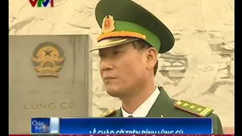 Lễ chào cờ trên đỉnh Lũng Cú