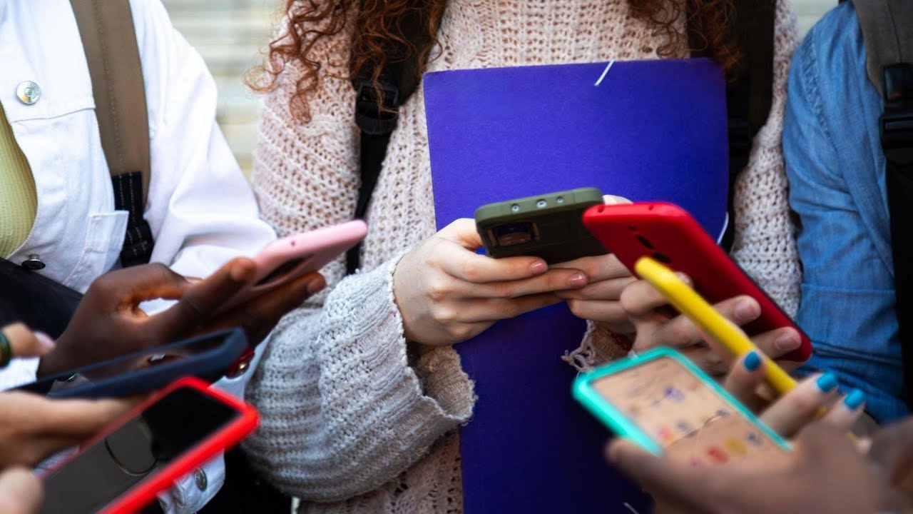 Starmer opens door to Australia-style social media ban for under-16s