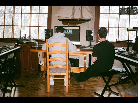 YouTubeでSterling Grove & Ellyn Woods - White Sailsを視聴