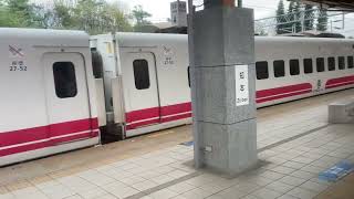 333次普悠瑪自強號往台東離開知本站(交會702次莒光號(E227))