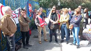 Bayonne : un rassemblement d'enseignants en grève devant le lycée Cassin