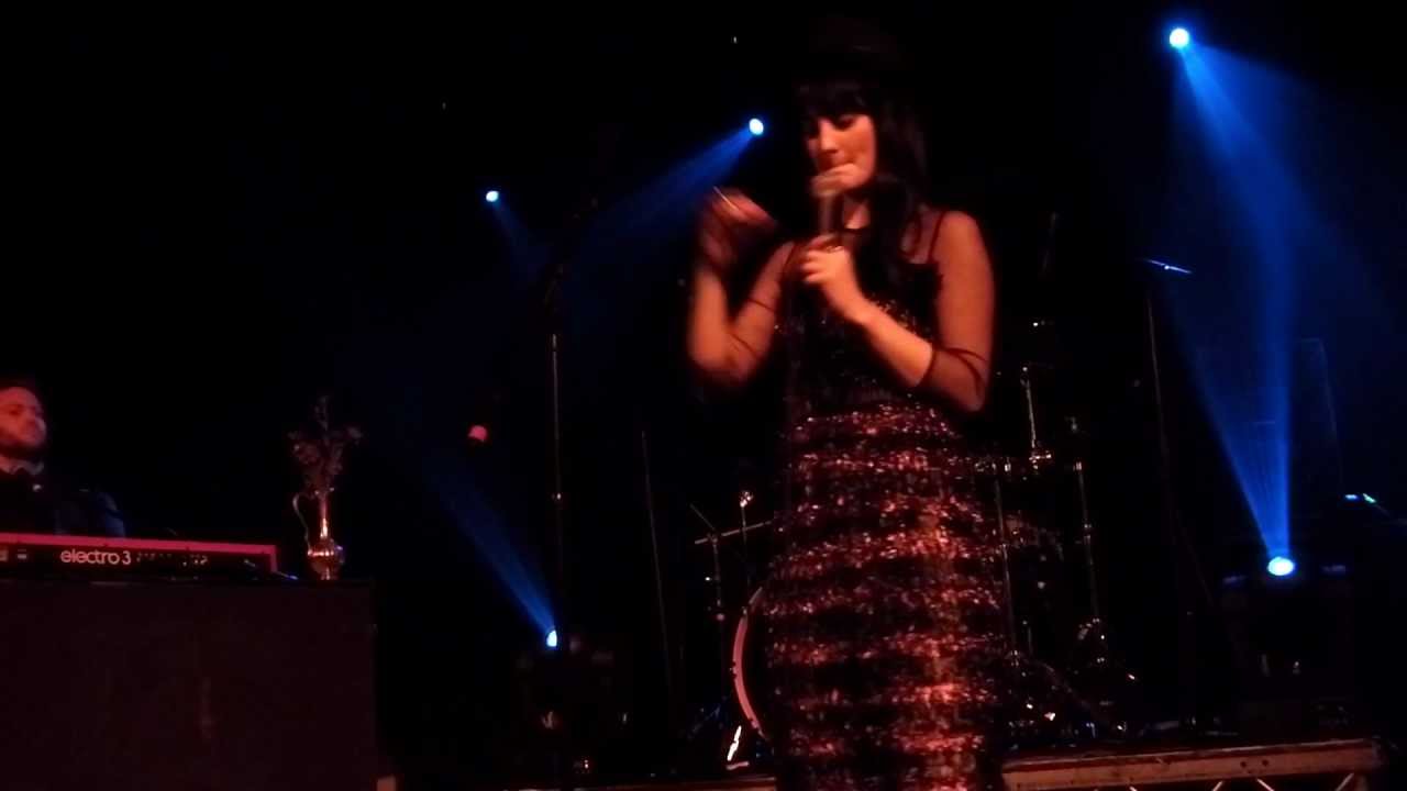 Ren Harvieu - Walk On [Roy Orbison cover] live Stanley Theatre Liverpool 11-10-12