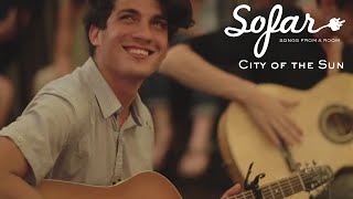 Vignette de la vidéo "City of the Sun - Intro (The xx Cover) | Sofar NYC"