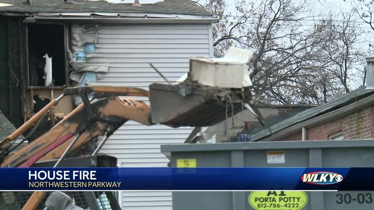 Fire destroys Louisville home days before Christmas - YouTube