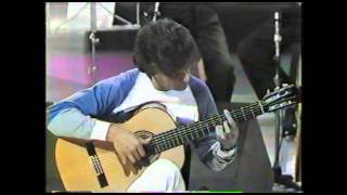Silvio Santisteban no programa Alegria do Choro TV Cultura 1986, a música é Indiferente