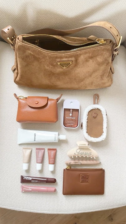 Pack my fall purse with me 🤎🍂 #whatsinmybag #purse #prada #amazonfinds #fallfashion #packwithme