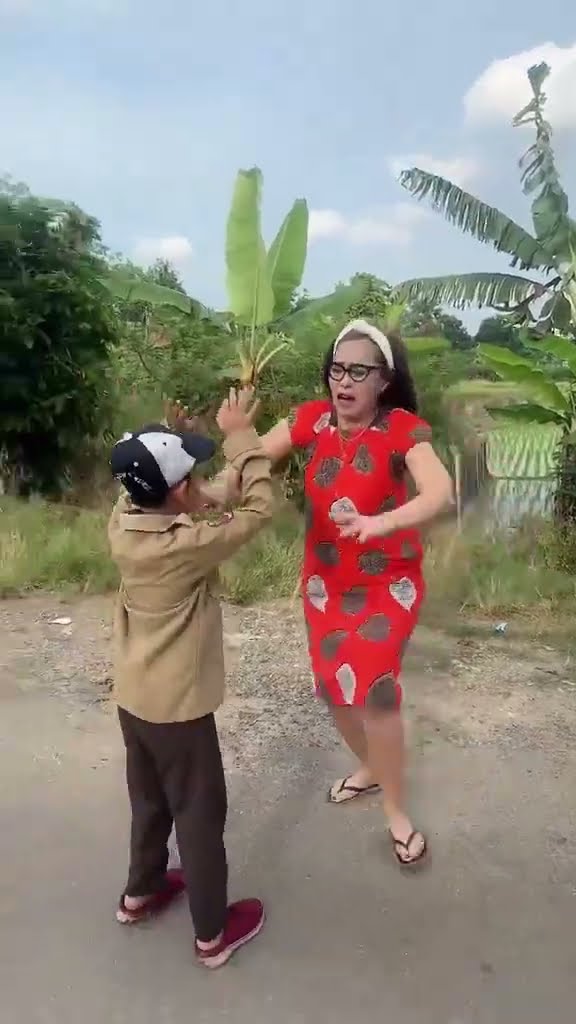 Vidio kocak dan gokil @nyaikembang1nyaikembang1 /pengorbanan mama?