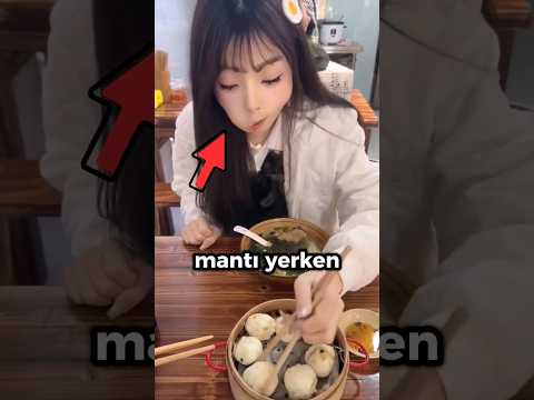 Tüm mantıları bitiren kız