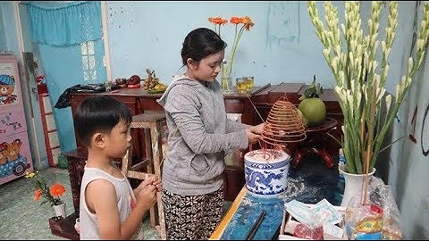 Xót xa chứng kiến đám tang: Mẹ té xe do gờ giảm tốc khiến 4 đứa trẻ mồ côi